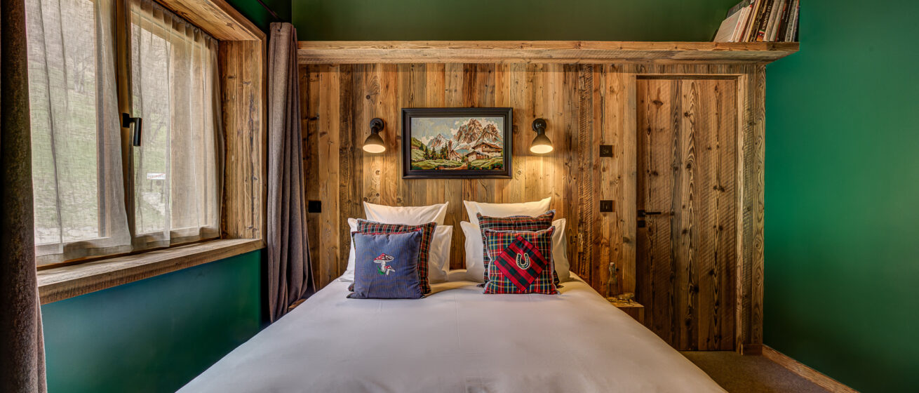 Chalet Bergeronnette, Meribel - cosy double bedroom with lots of Alpine wood